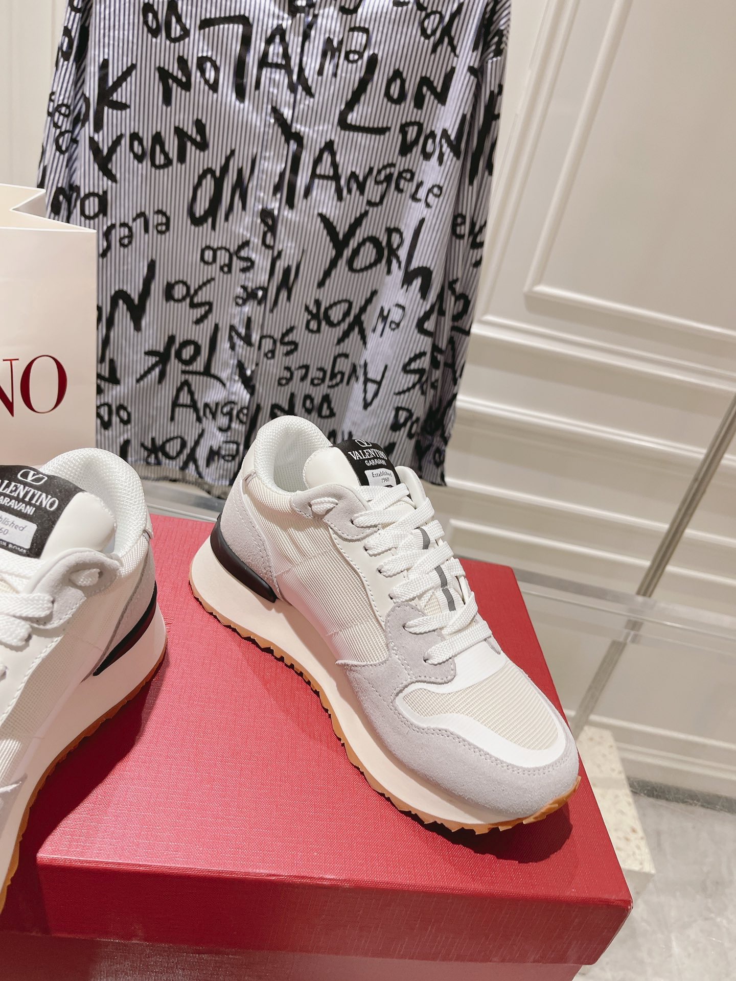 Valentino 2023 New Retro Couple Sneakers - Image 5
