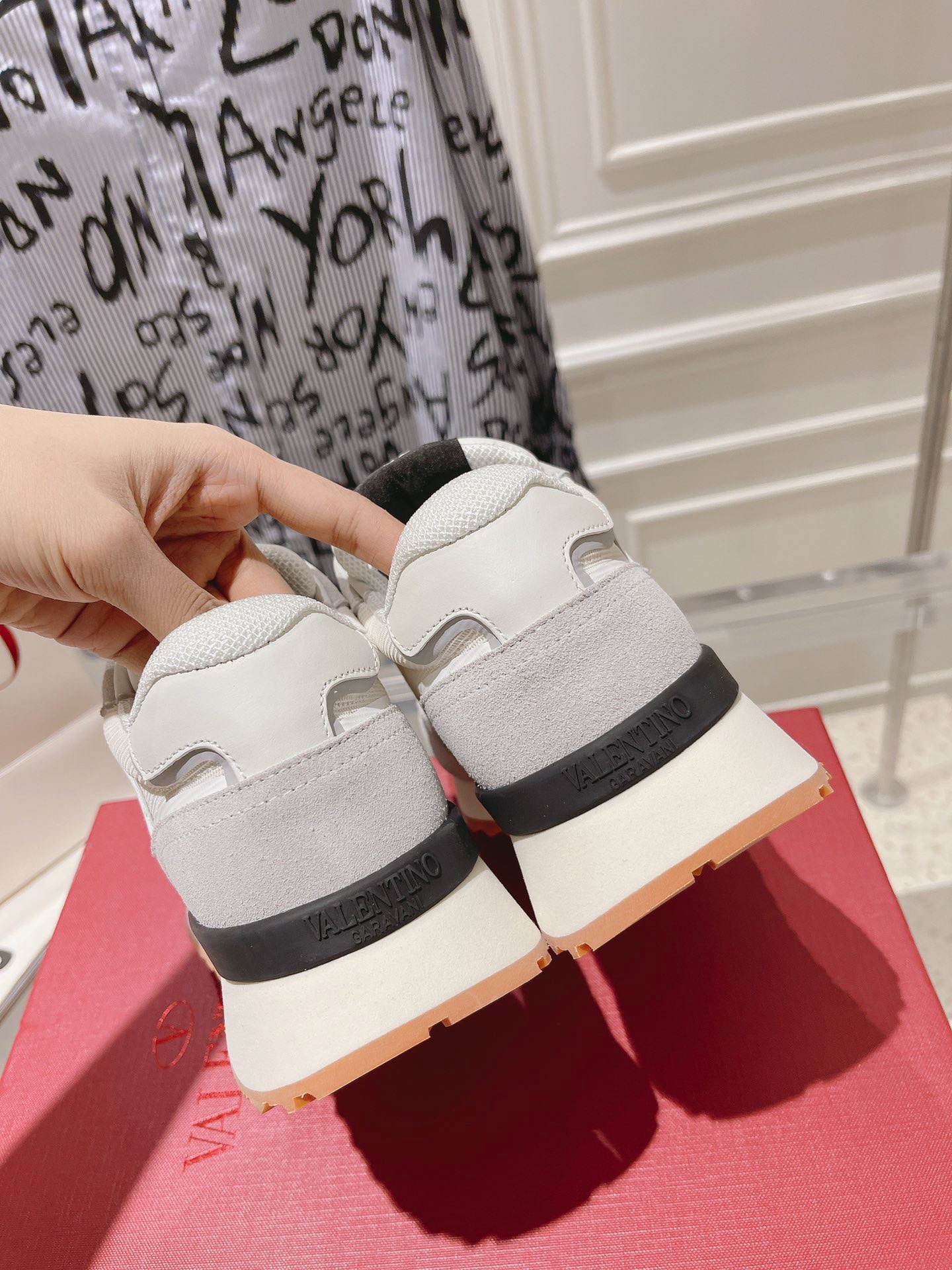 Valentino 2023 New Retro Couple Sneakers - Image 7