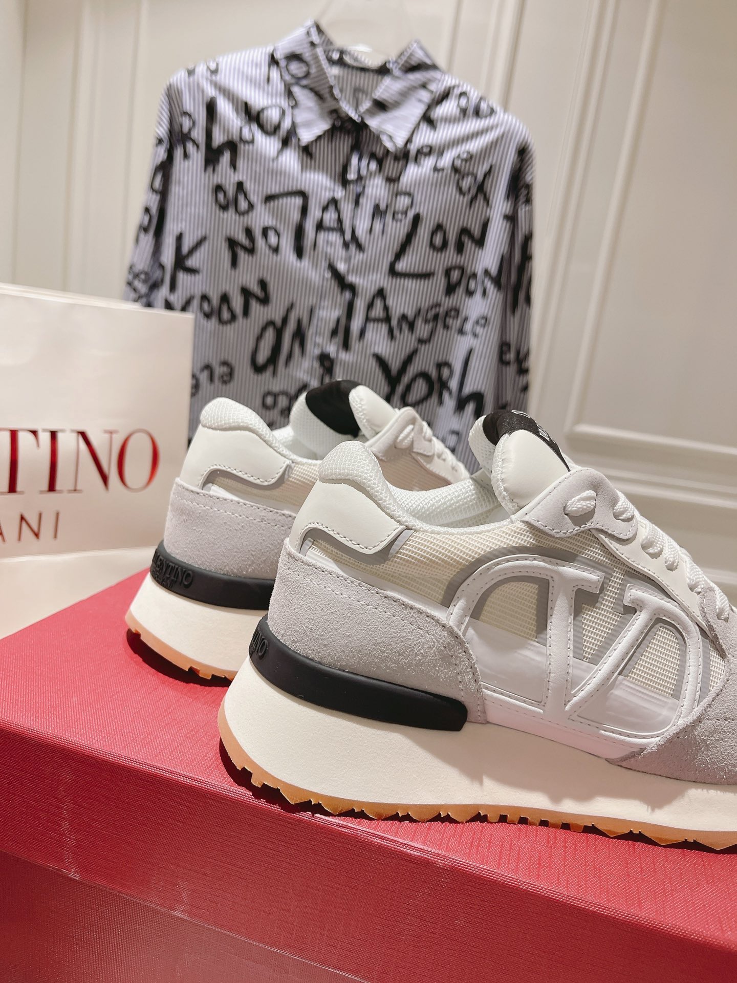 Valentino 2023 New Retro Couple Sneakers - Image 8