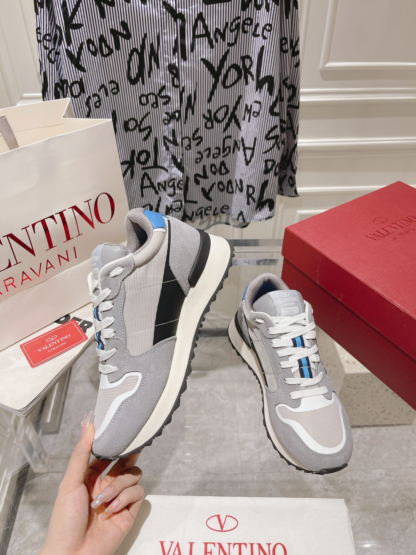 Valentino 2023 New Retro Couple Sneakers - Image 2