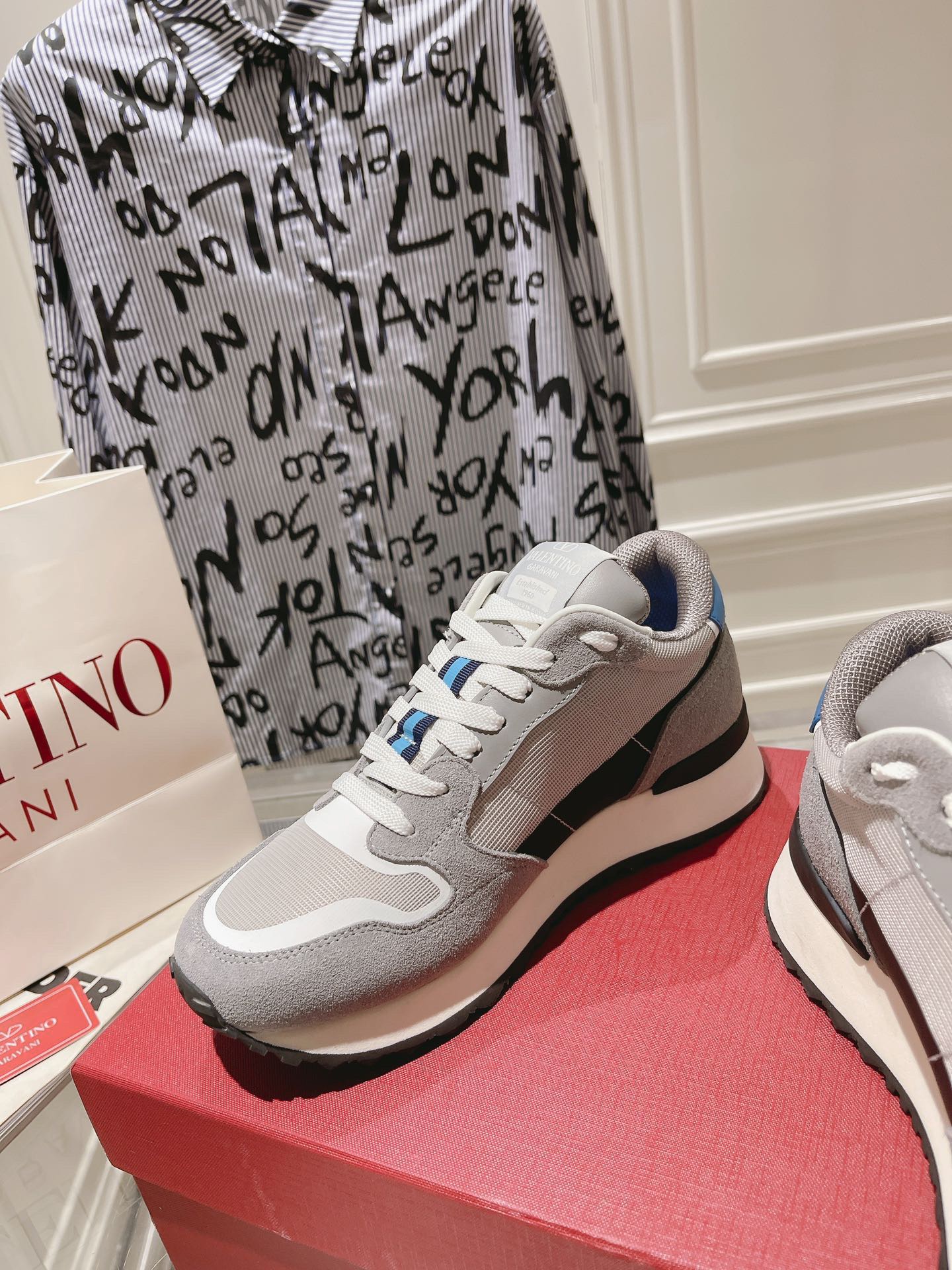 Valentino 2023 New Retro Couple Sneakers - Image 4