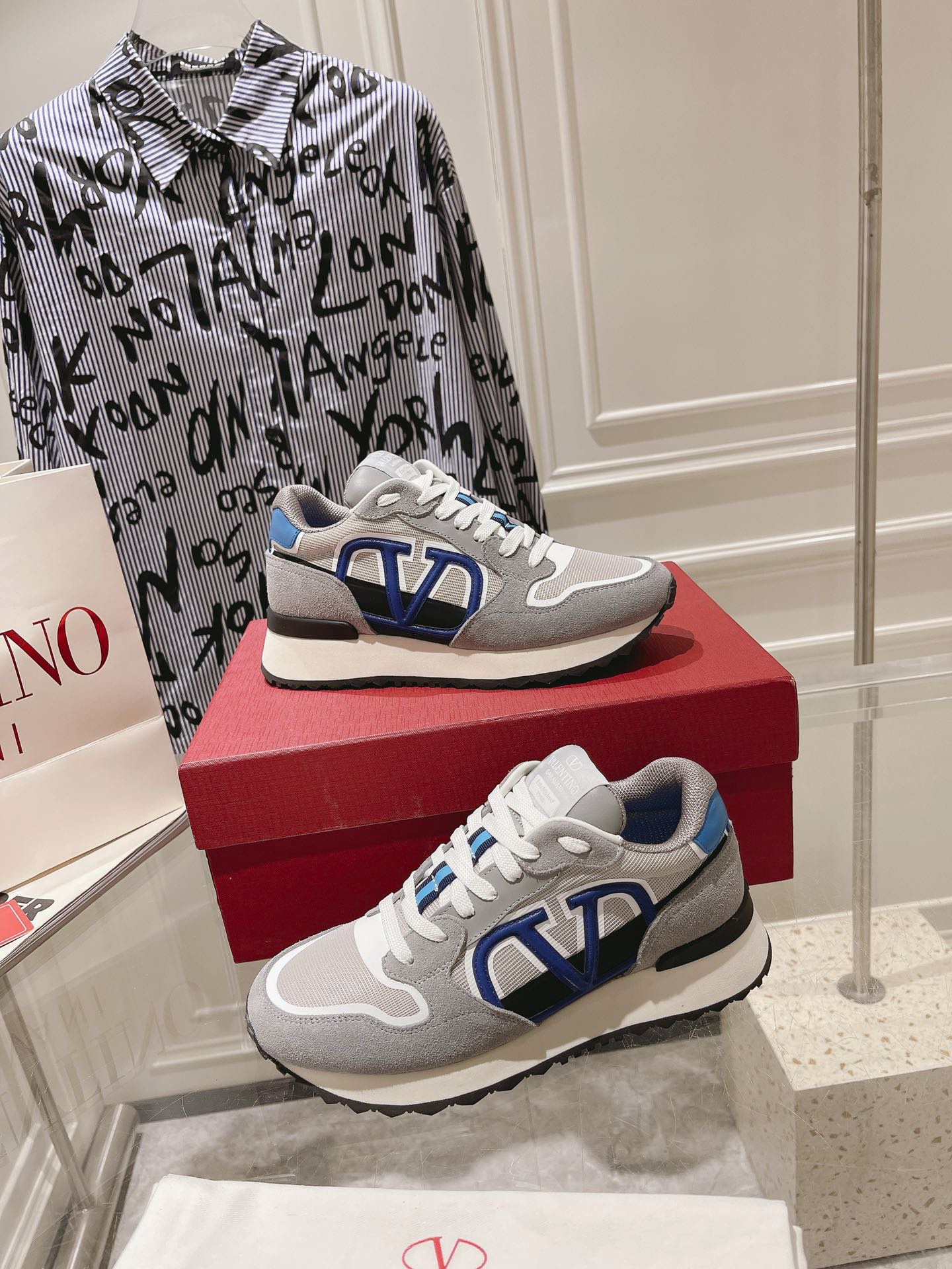 Valentino 2023 New Retro Couple Sneakers - Image 5