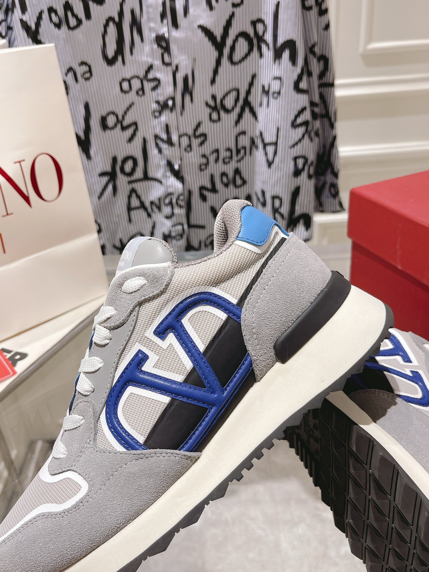 Valentino 2023 New Retro Couple Sneakers - Image 8