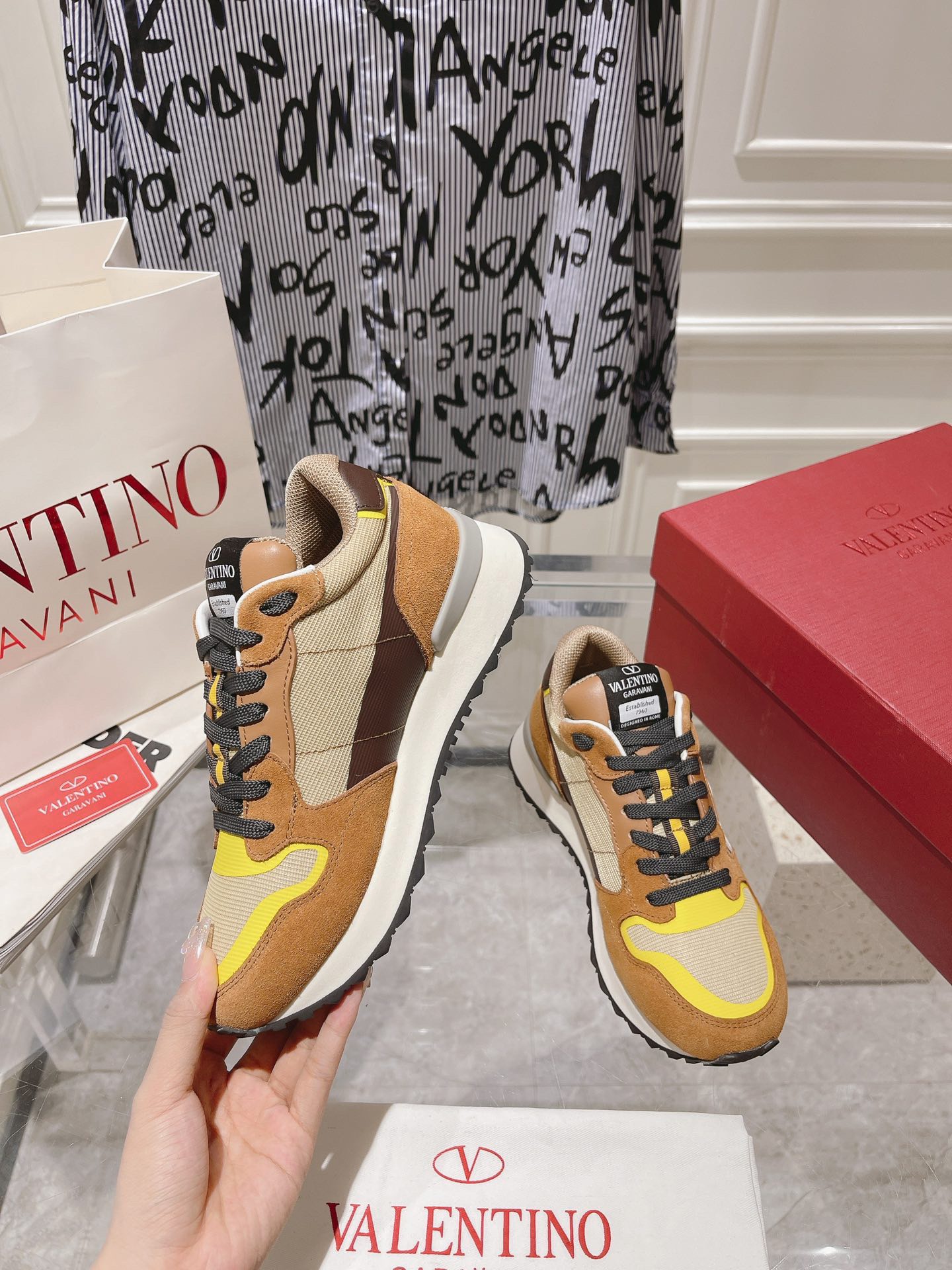 Valentino 2023 New Retro Couple Sneakers - Image 2