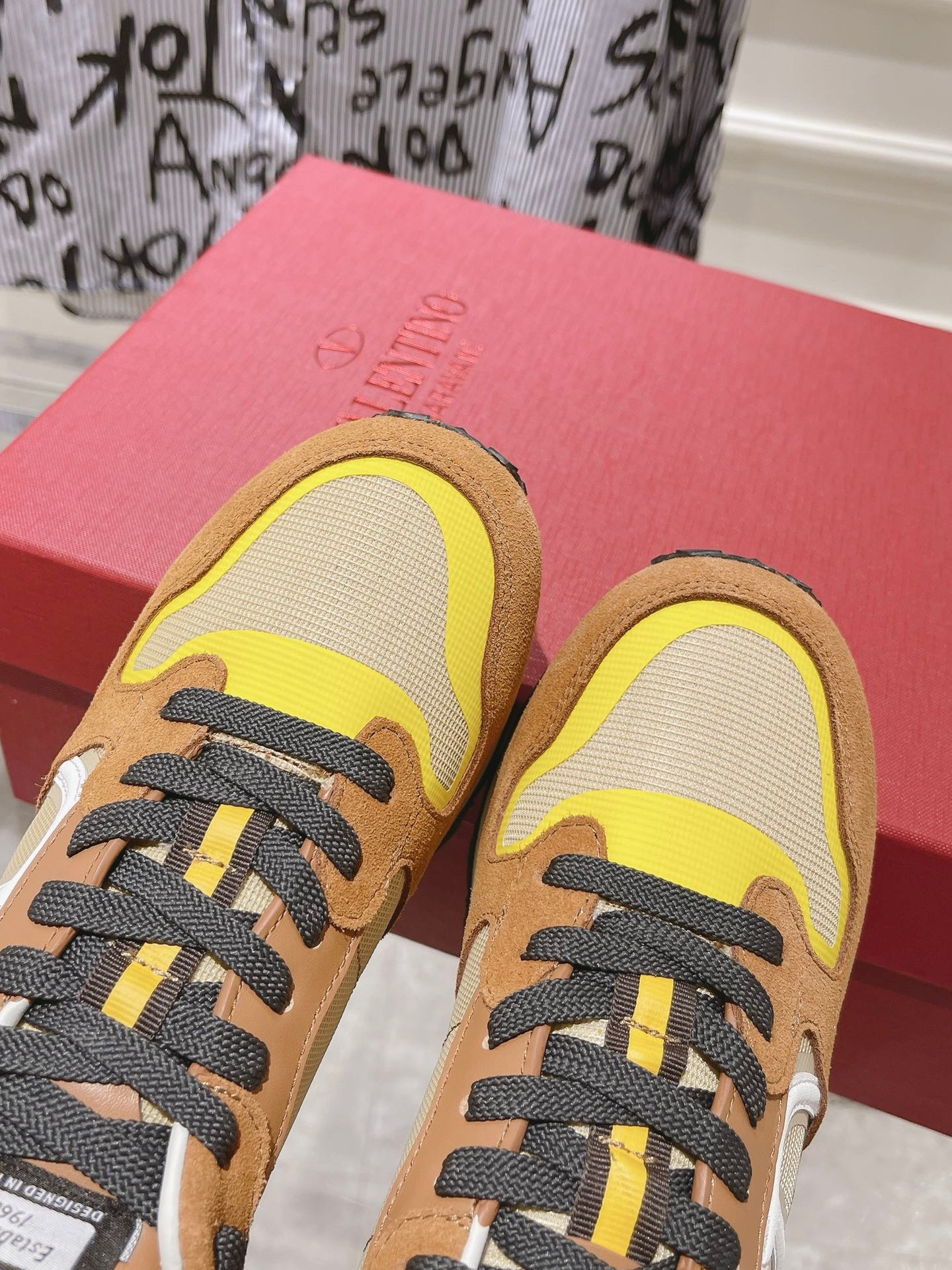 Valentino 2023 New Retro Couple Sneakers - Image 8