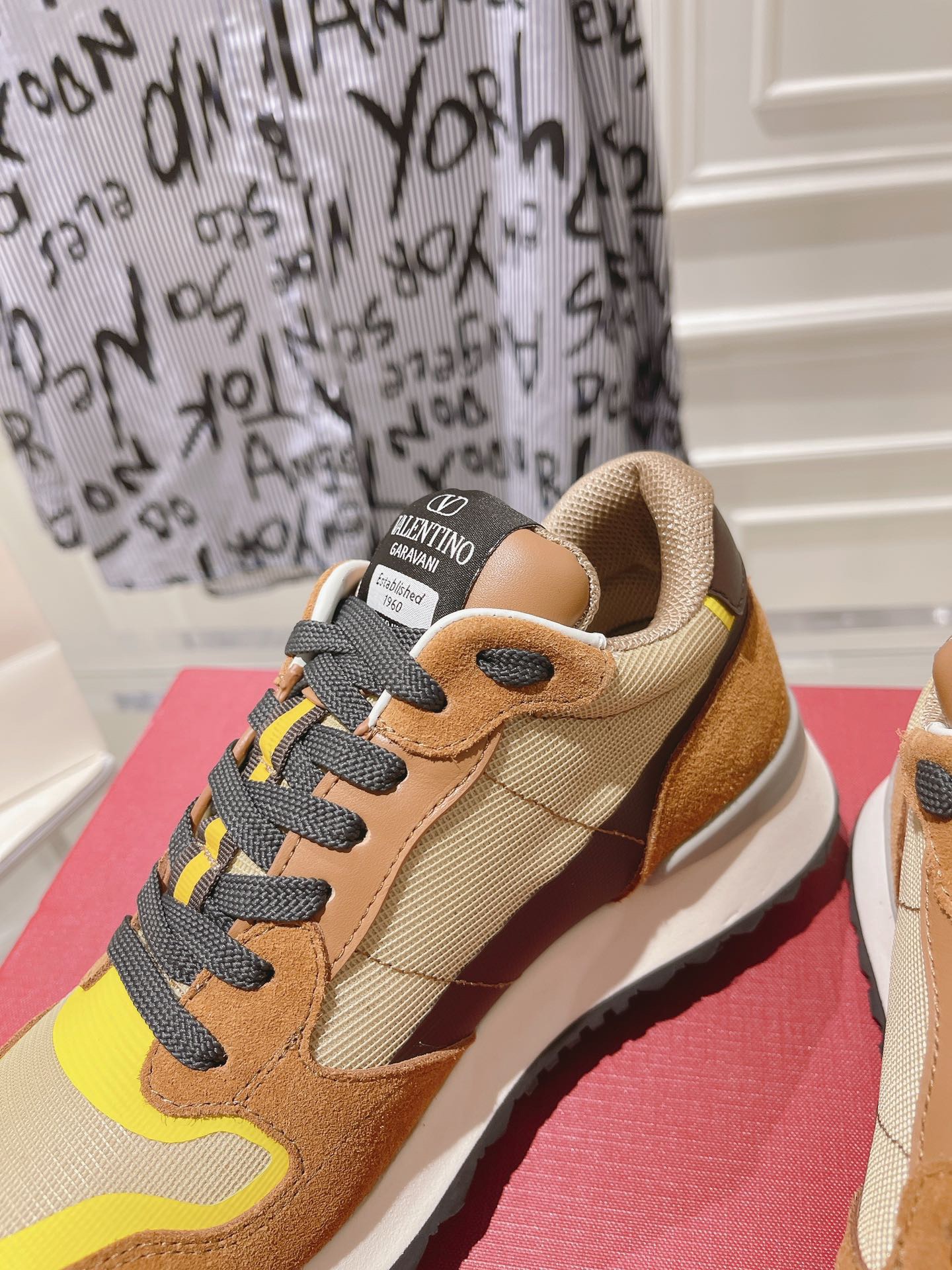 Valentino 2023 New Retro Couple Sneakers - Image 9