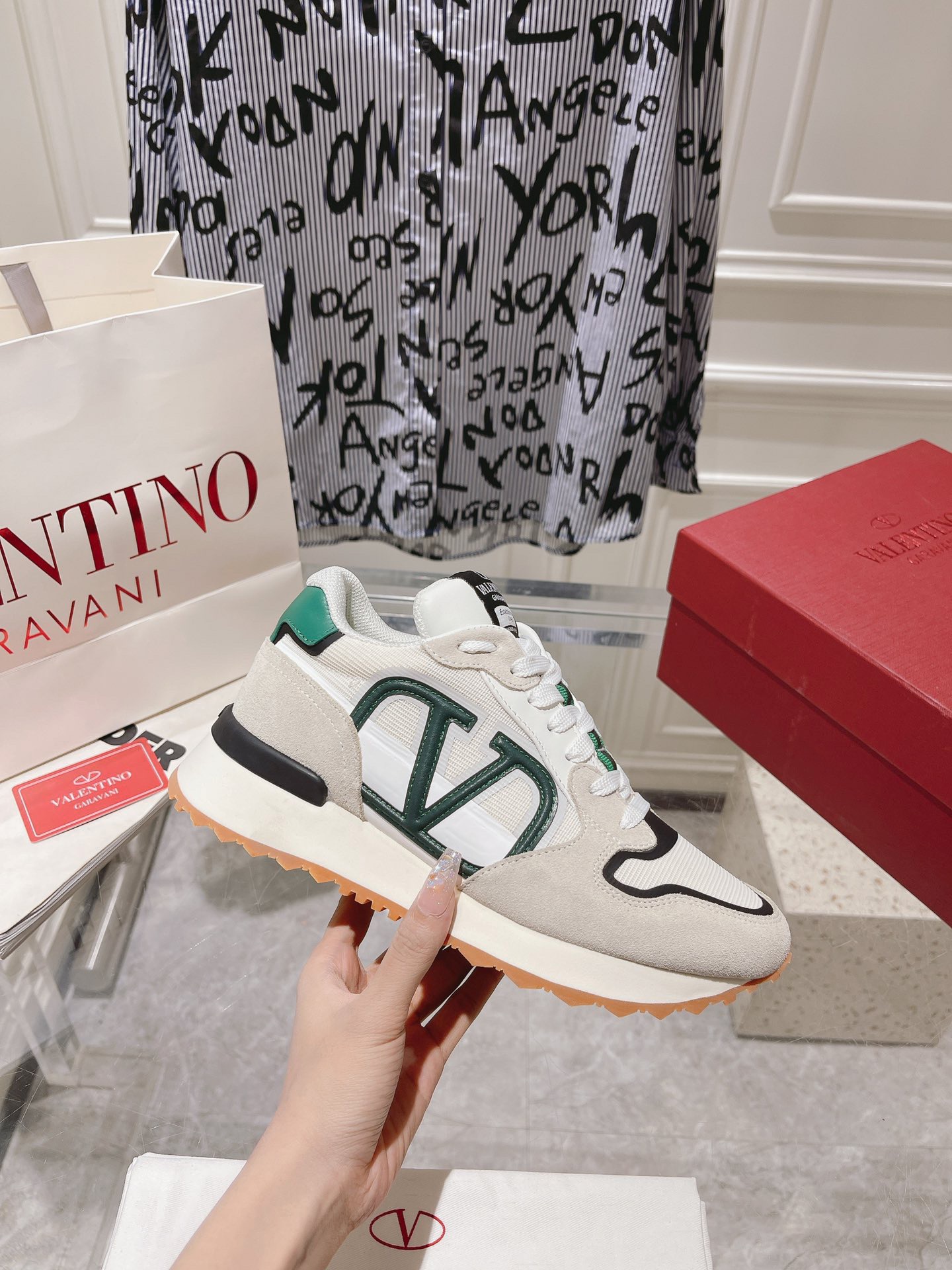 Valentino 2023 New Retro Couple Sneakers - Image 4