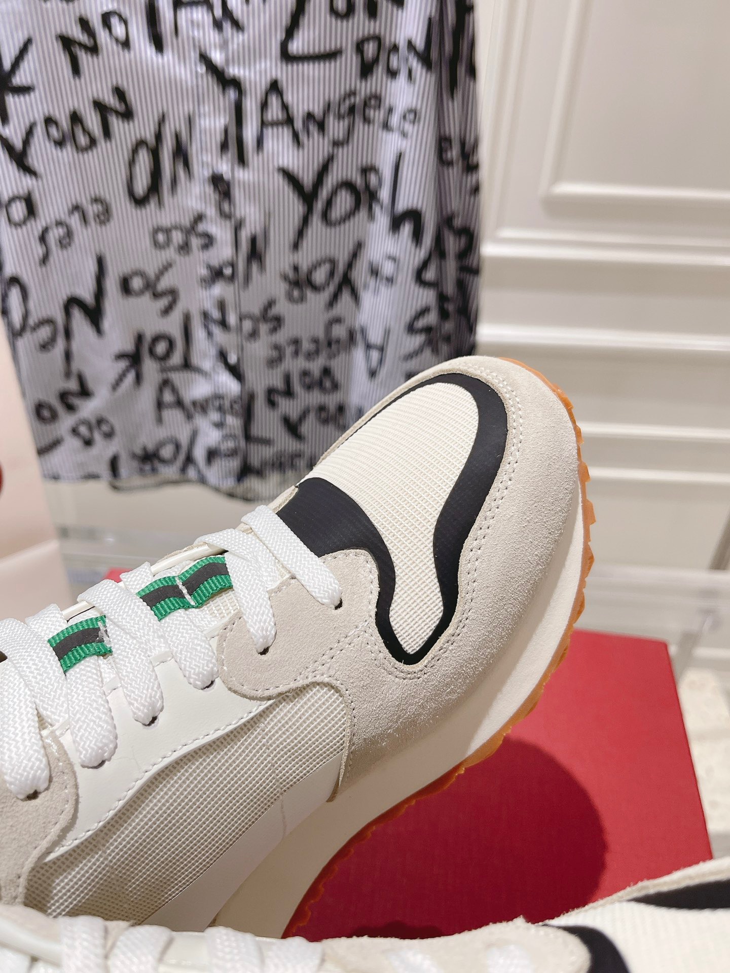 Valentino 2023 New Retro Couple Sneakers - Image 8