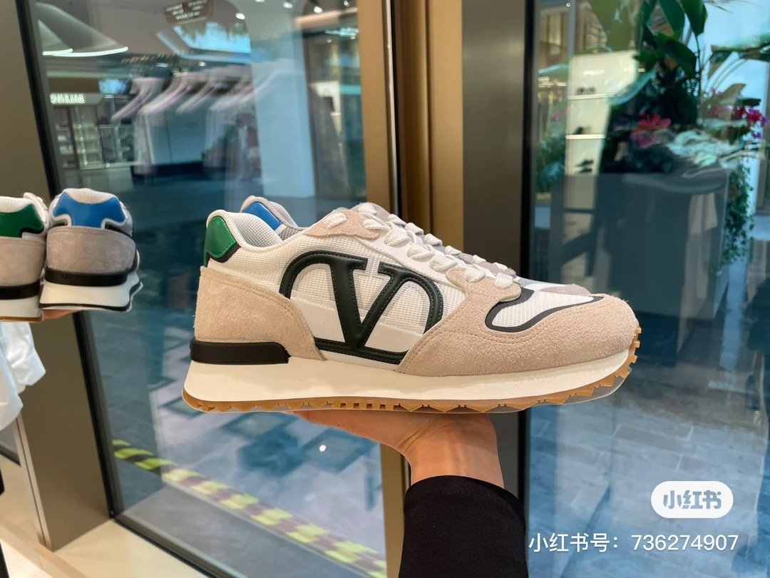 Valentino 2023 New Retro Couple Sneakers Collection - Image 2