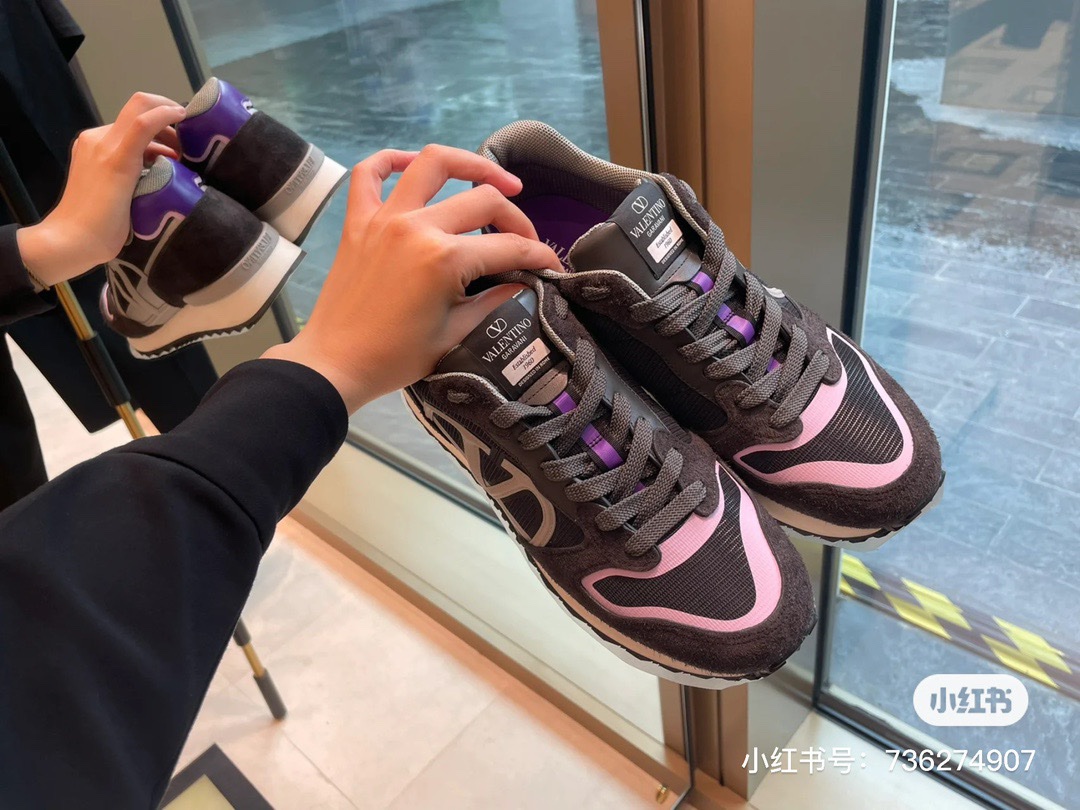 Valentino 2023 New Retro Couple Sneakers Collection - Image 3