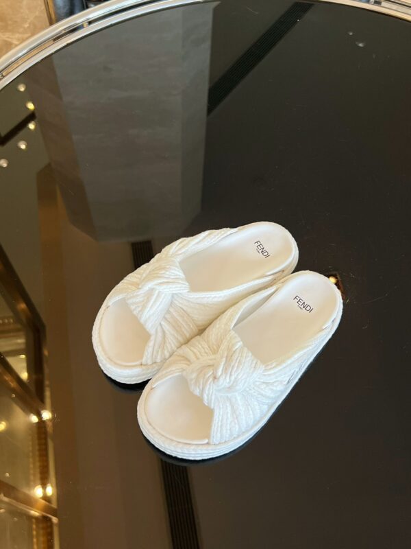 Fendi 2023 New Slippers