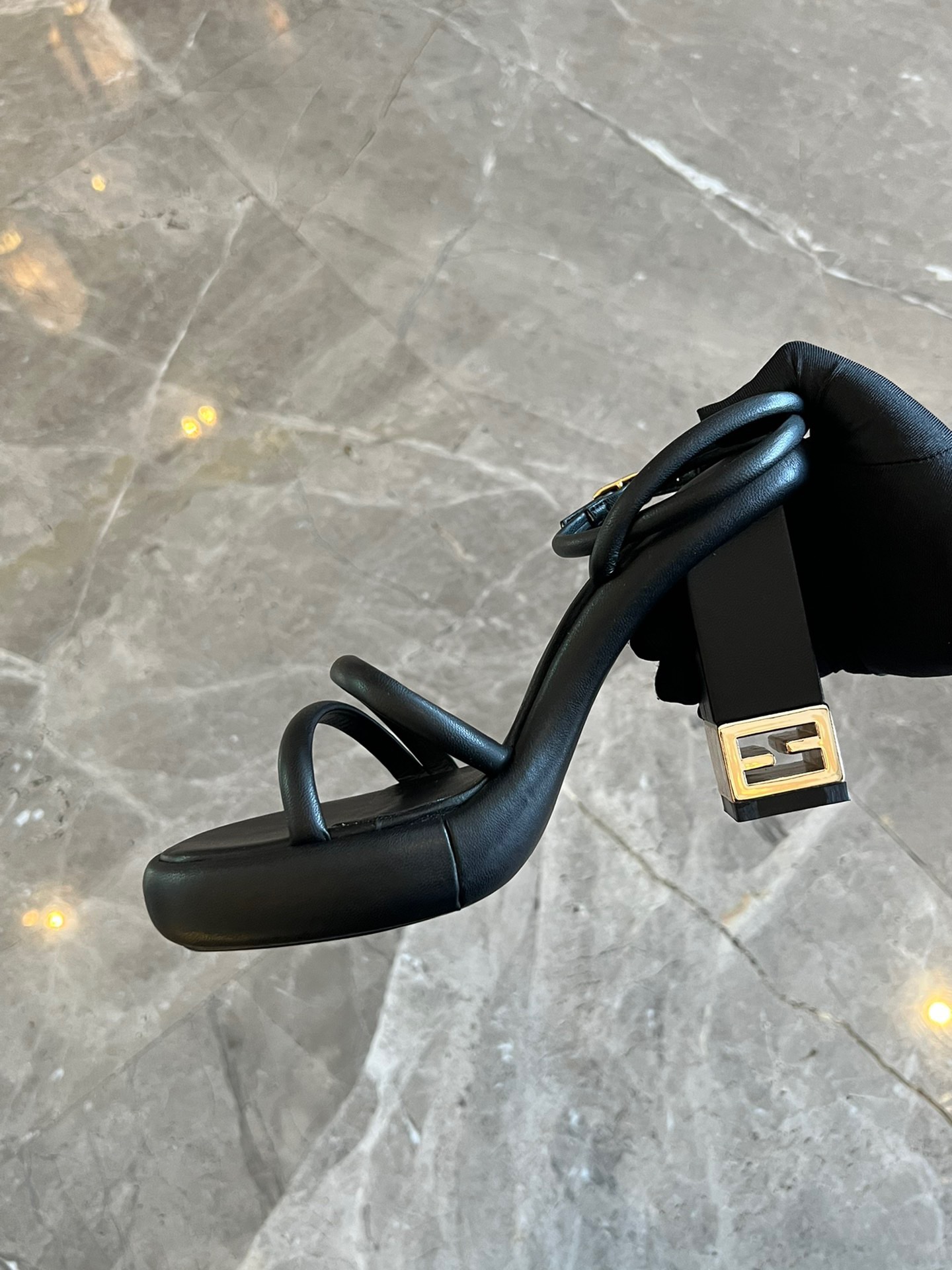 Fendi 2023 New Sandals - Image 4