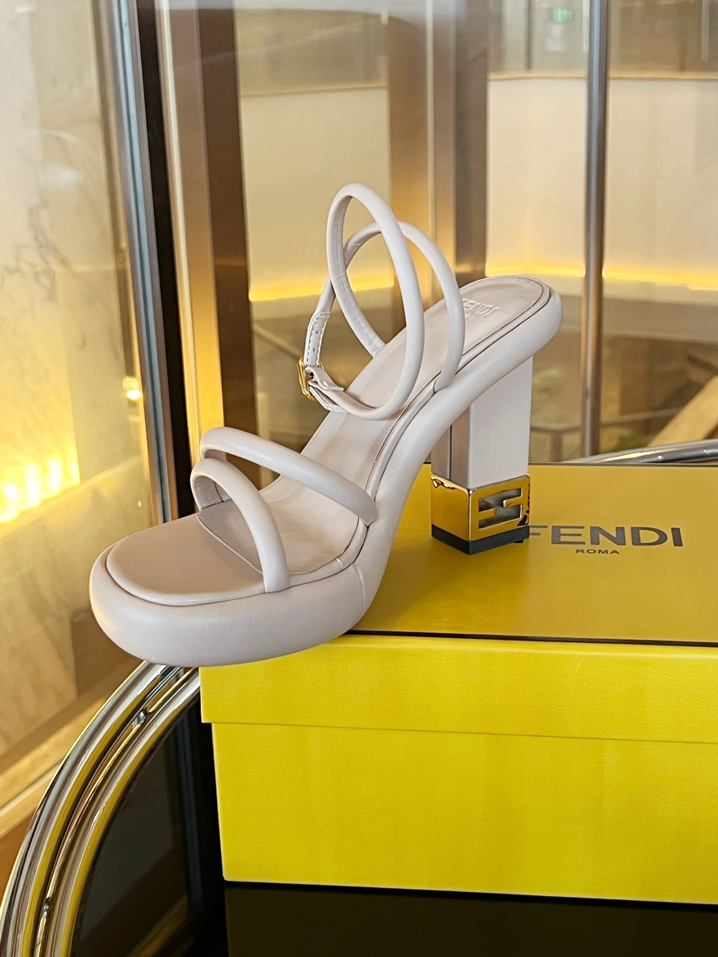 Fendi 2023 New Sandals - Image 6