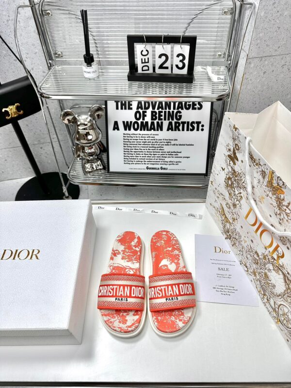 Dior 2023 Hawaiian Beach Slippers