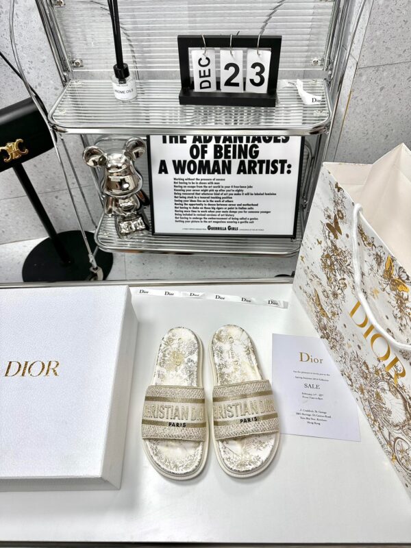 Dior 2023 Hawaiian Beach Slippers