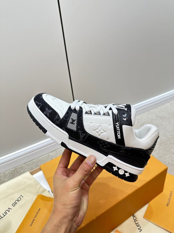 Louis Vuitton 2023 Monogram Trainers