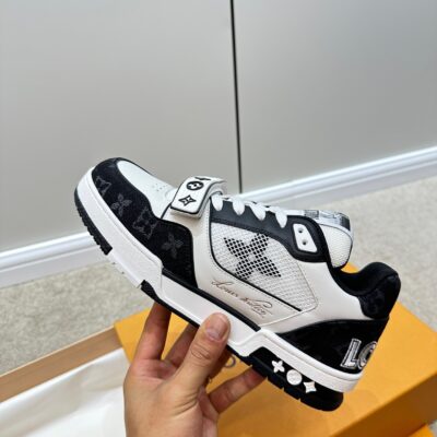 Louis Vuitton 2023 Monogram Trainers
