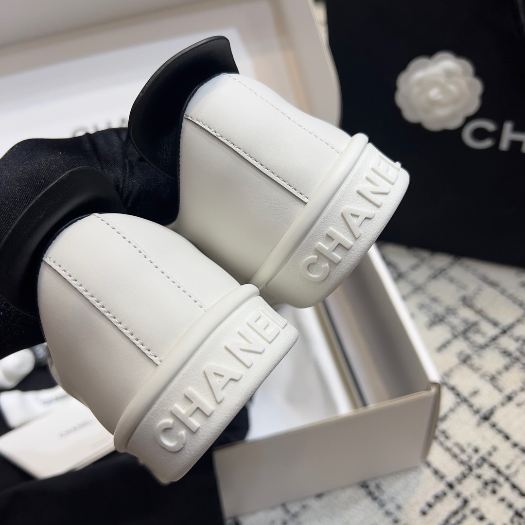 Chanel 2023 New Vintage White Shoes - Image 6