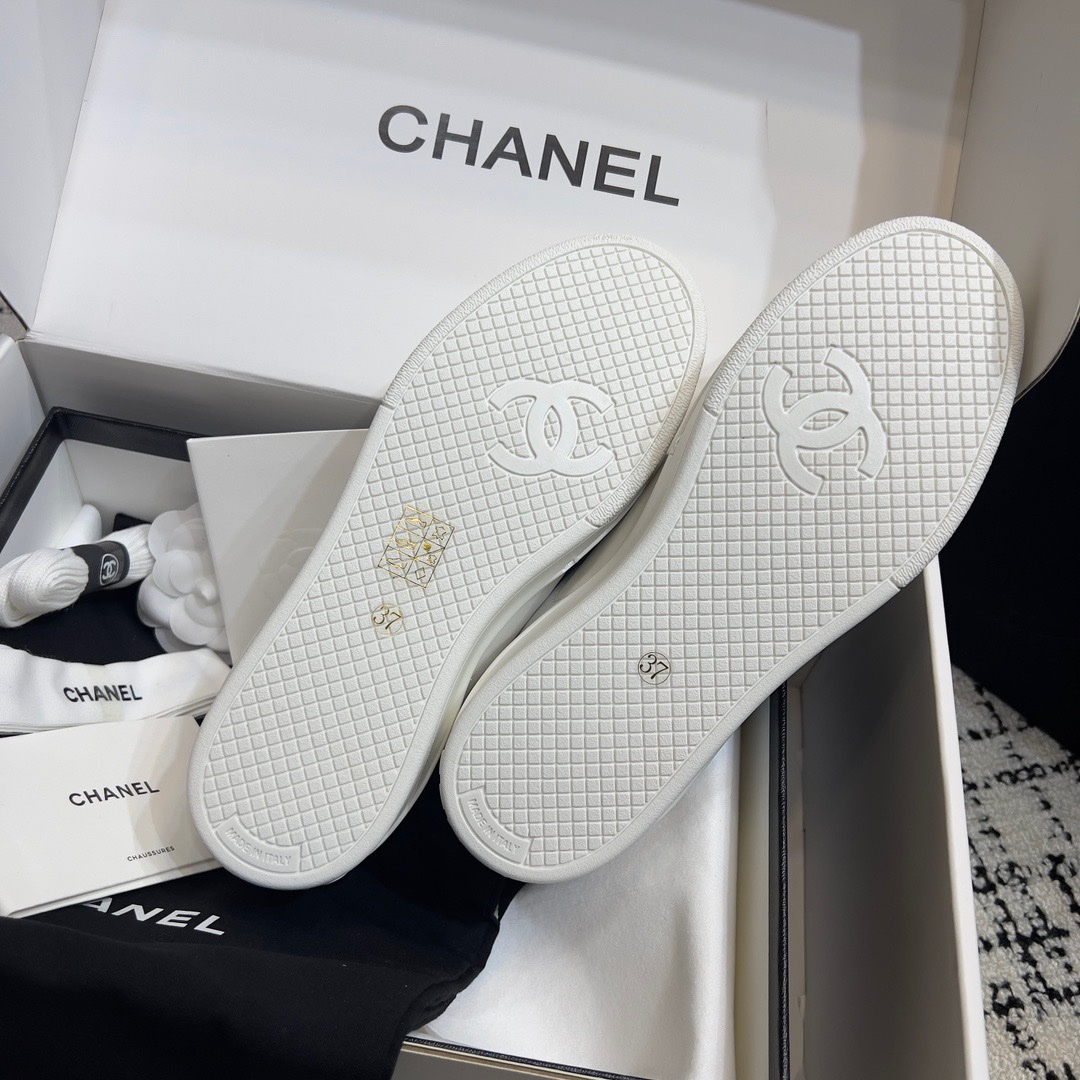 Chanel 2023 New Vintage White Shoes - Image 7