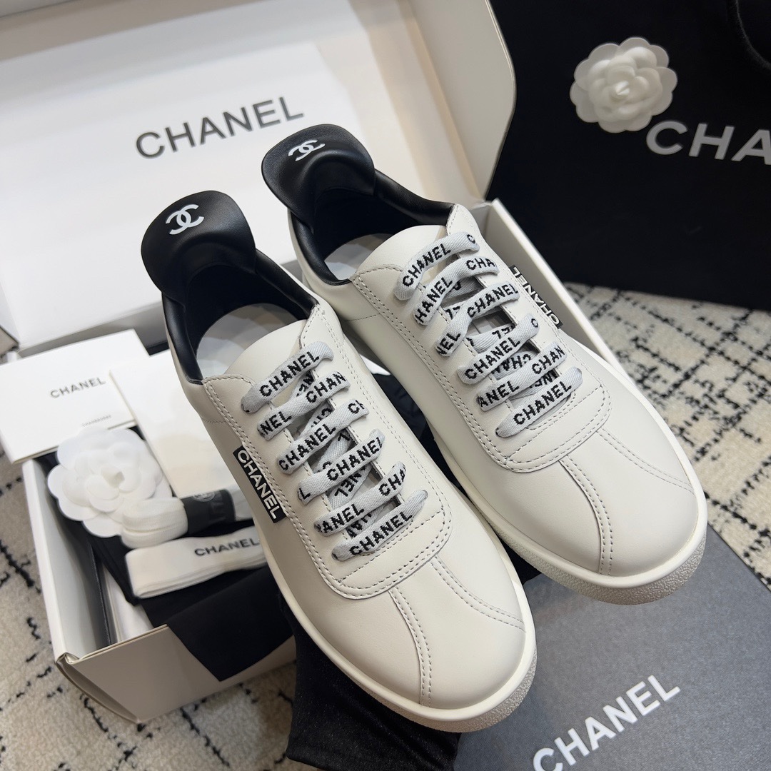 Chanel 2023 New Vintage White Shoes - Image 3