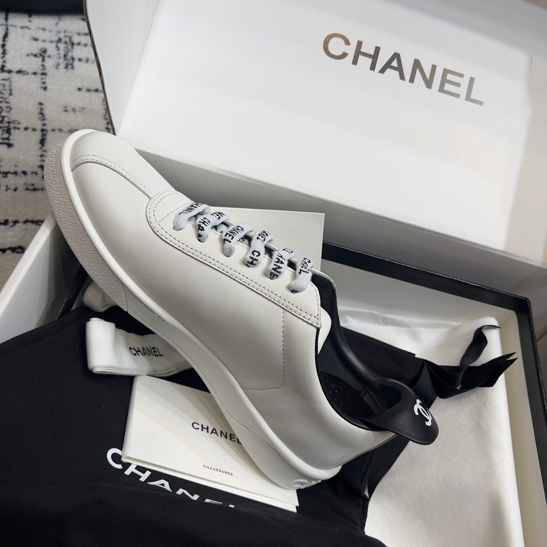 Chanel 2023 New Vintage White Shoes - Image 9