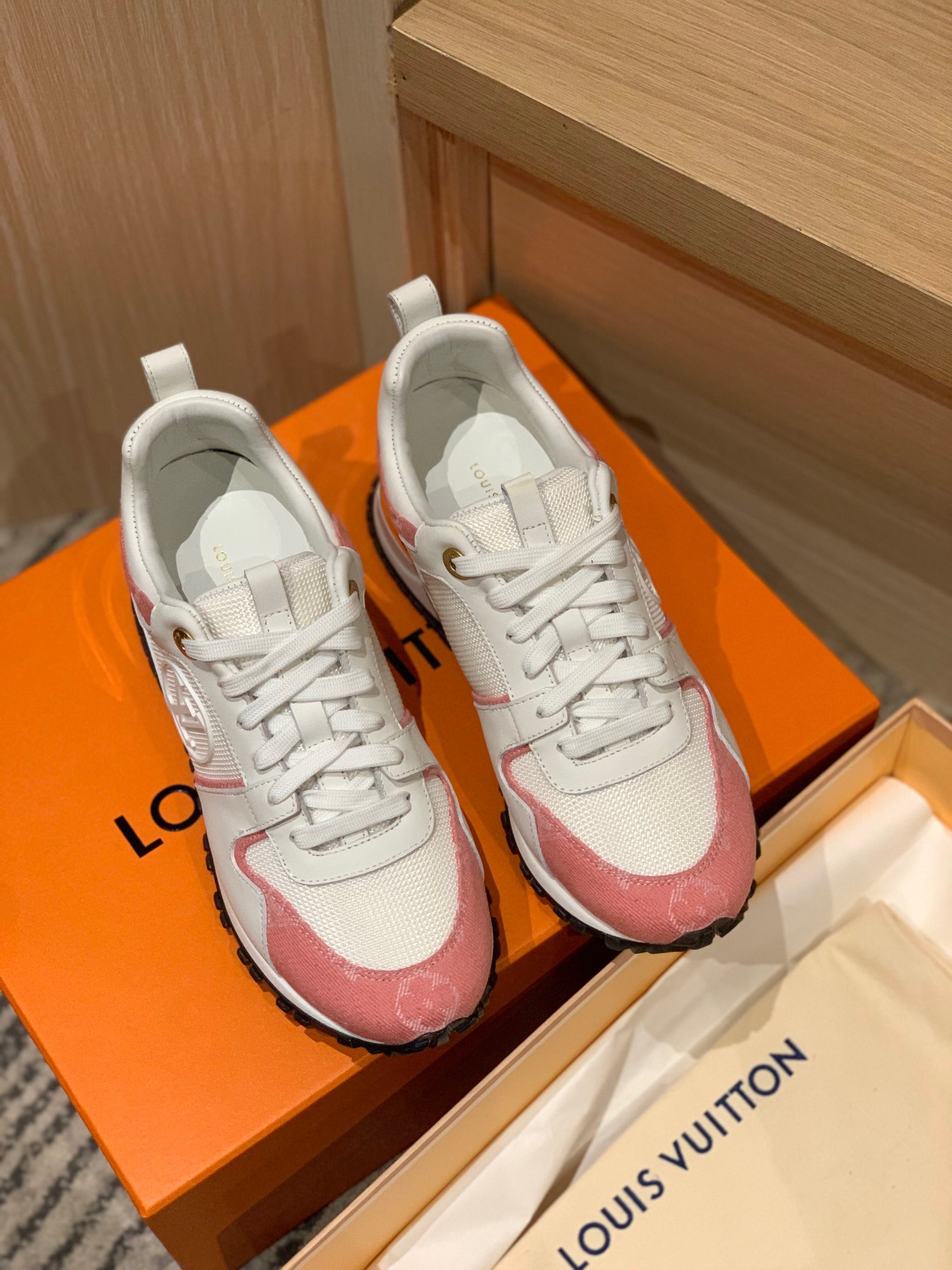 Louis Vuitton 2023 Sneakers Couple Models - Image 3
