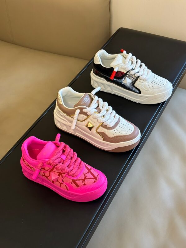 Valentino 2023 New Couple Trainers Collection