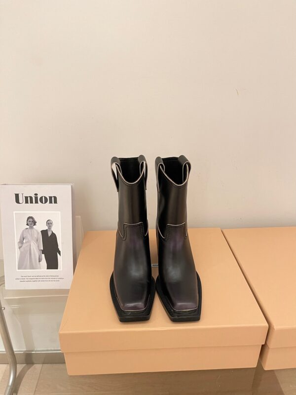 Miu Miu Square Toe Retro High-heeled Knight Boots