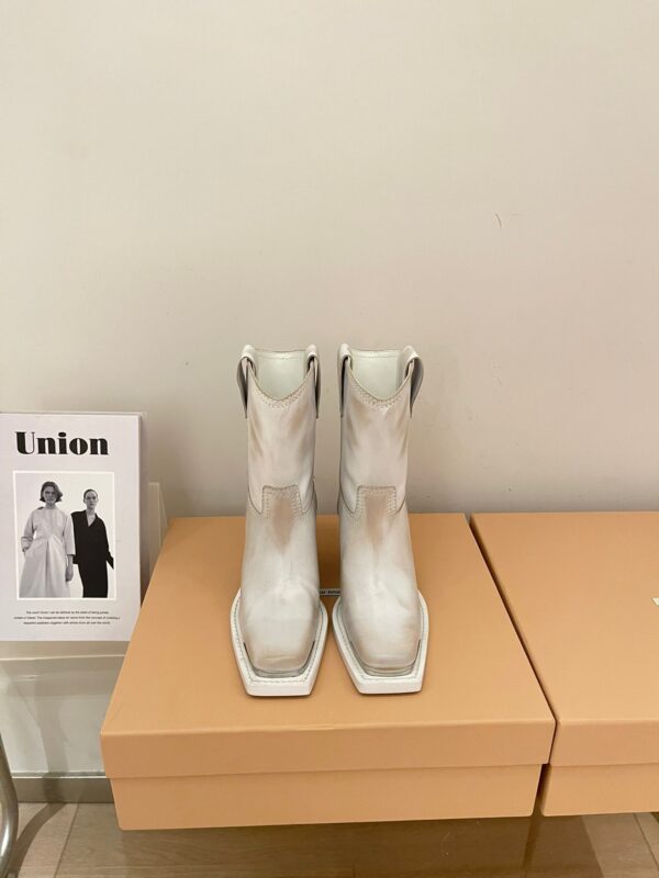 Miu Miu Square Toe Retro High-heeled Knight Boots