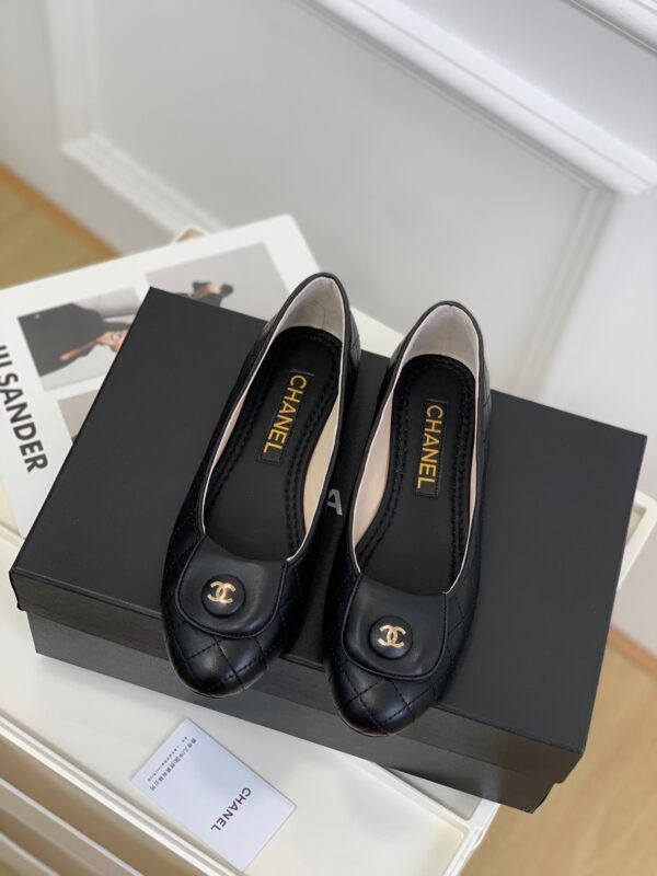 Chanel 2023 New Classic Loafers