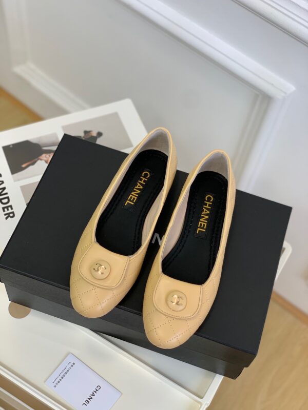 Chanel 2023 New Classic Loafers