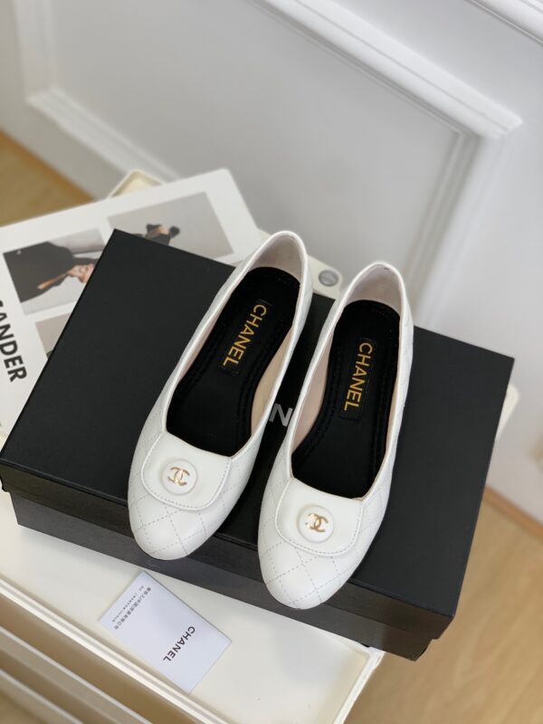 Chanel 2023 New Classic Loafers