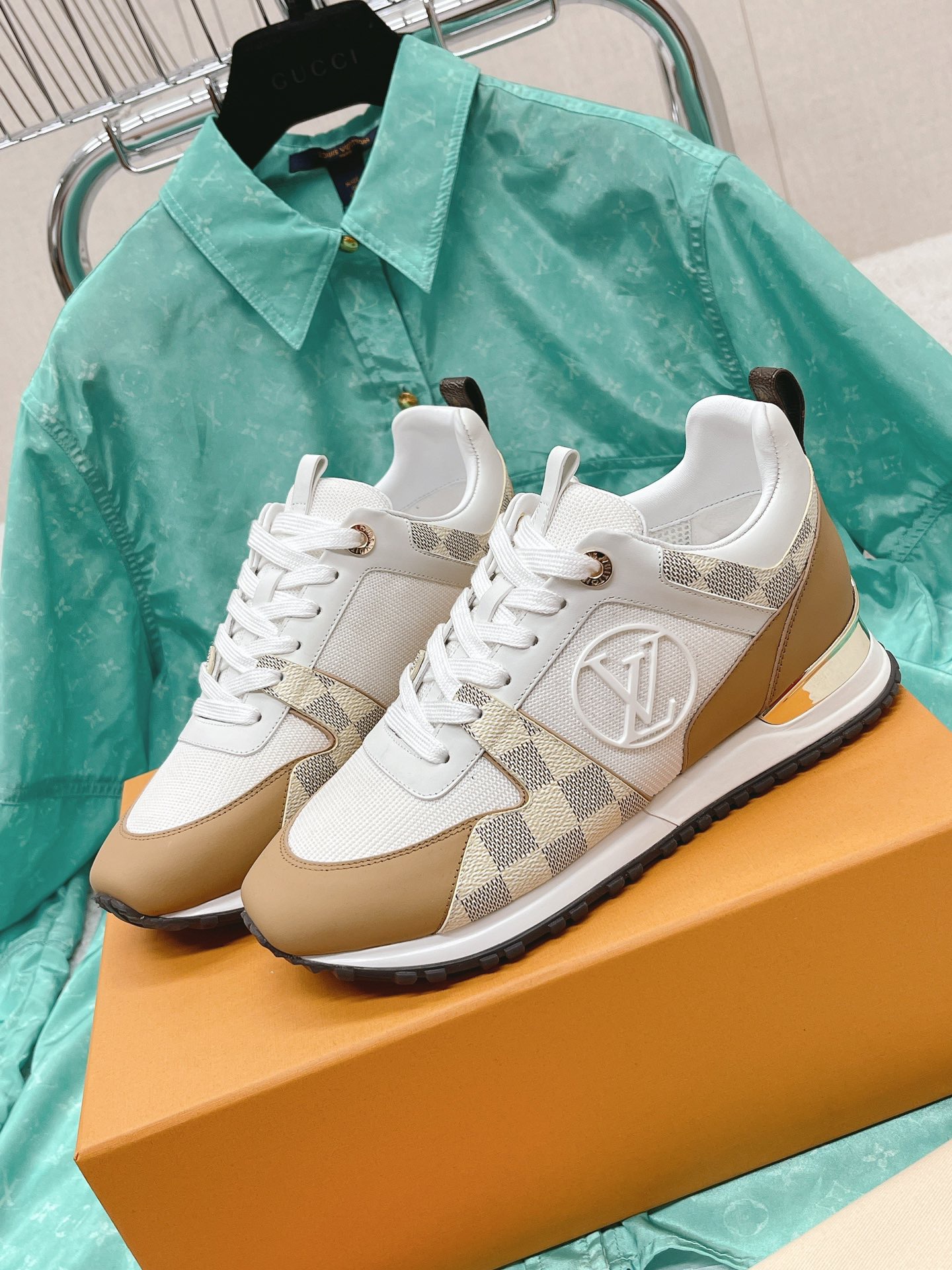 Louis Vuitton 2023 Classic Sneakers - Image 3