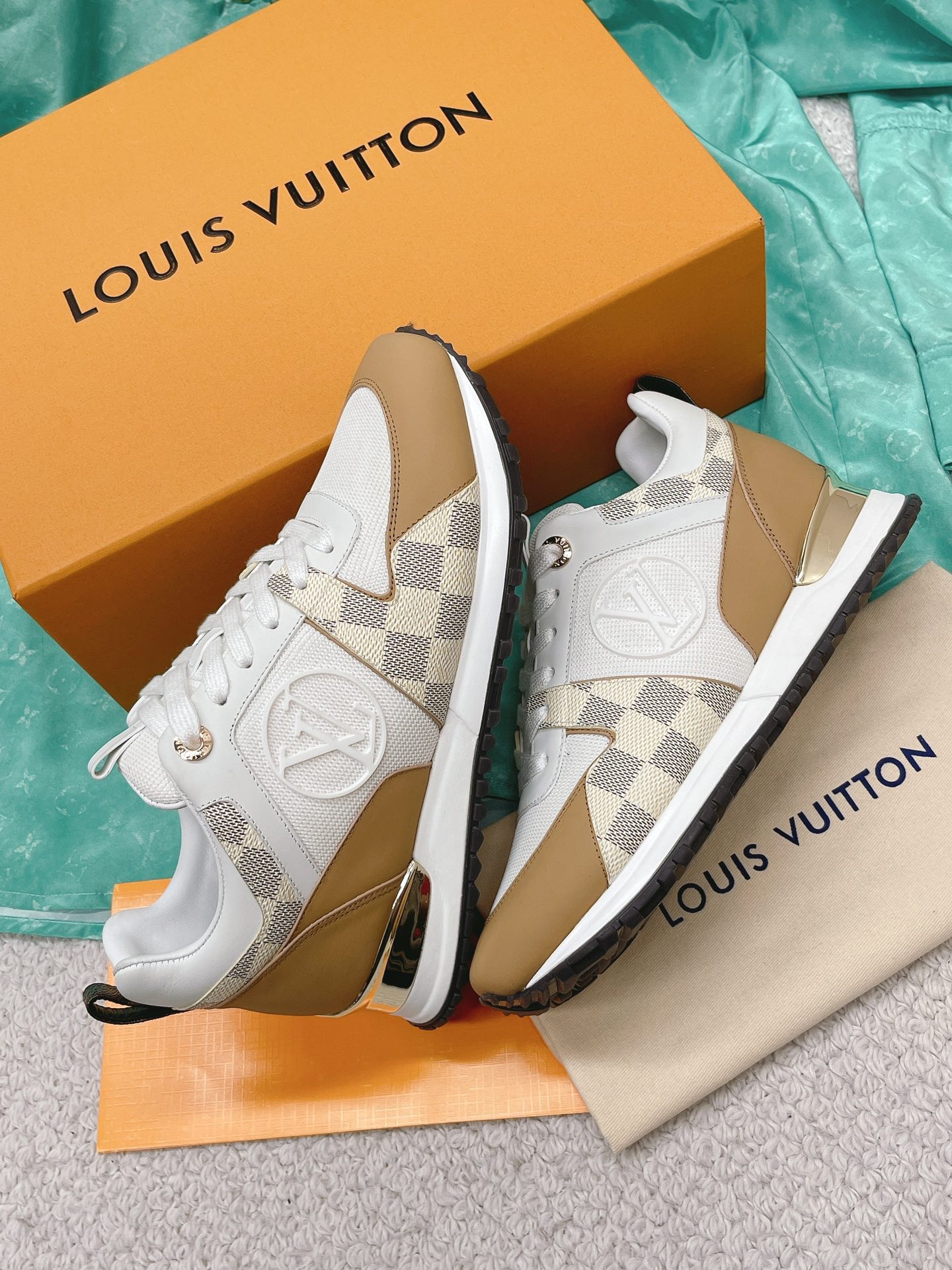 Louis Vuitton 2023 Classic Sneakers - Image 5