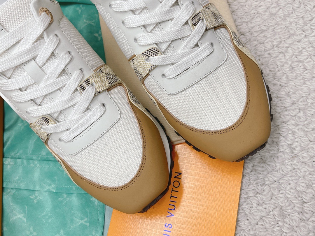 Louis Vuitton 2023 Classic Sneakers - Image 7