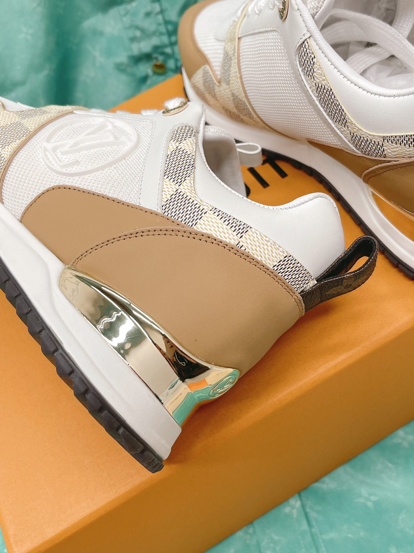 Louis Vuitton 2023 Classic Sneakers - Image 8