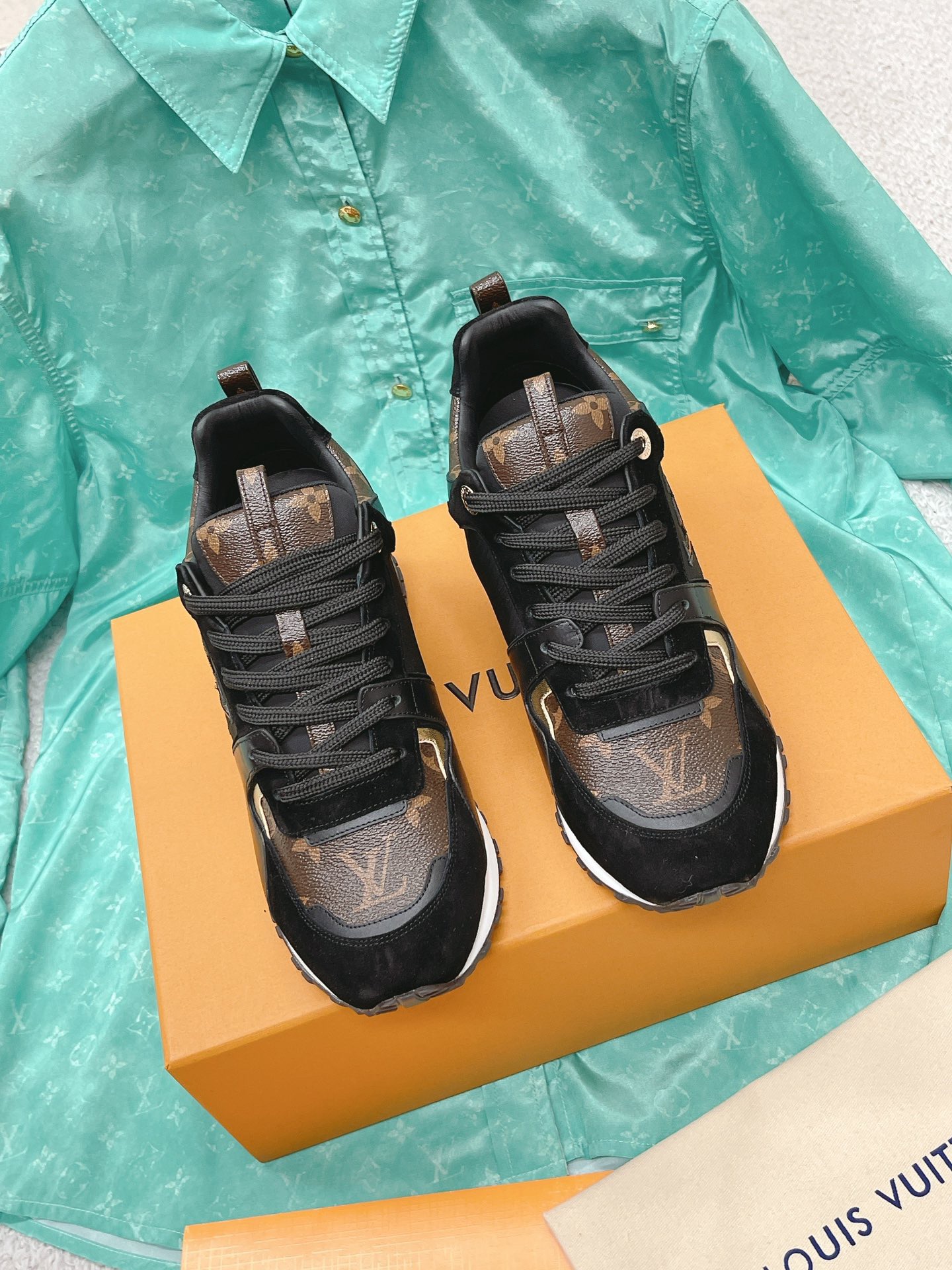 Louis Vuitton 2023 Classic Sneakers - Image 2