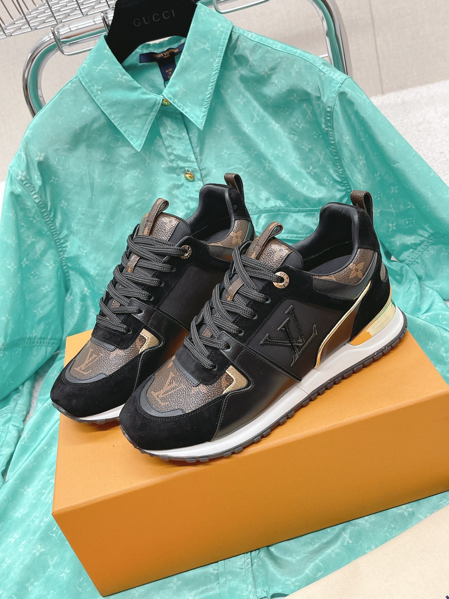 Louis Vuitton 2023 Classic Sneakers - Image 3