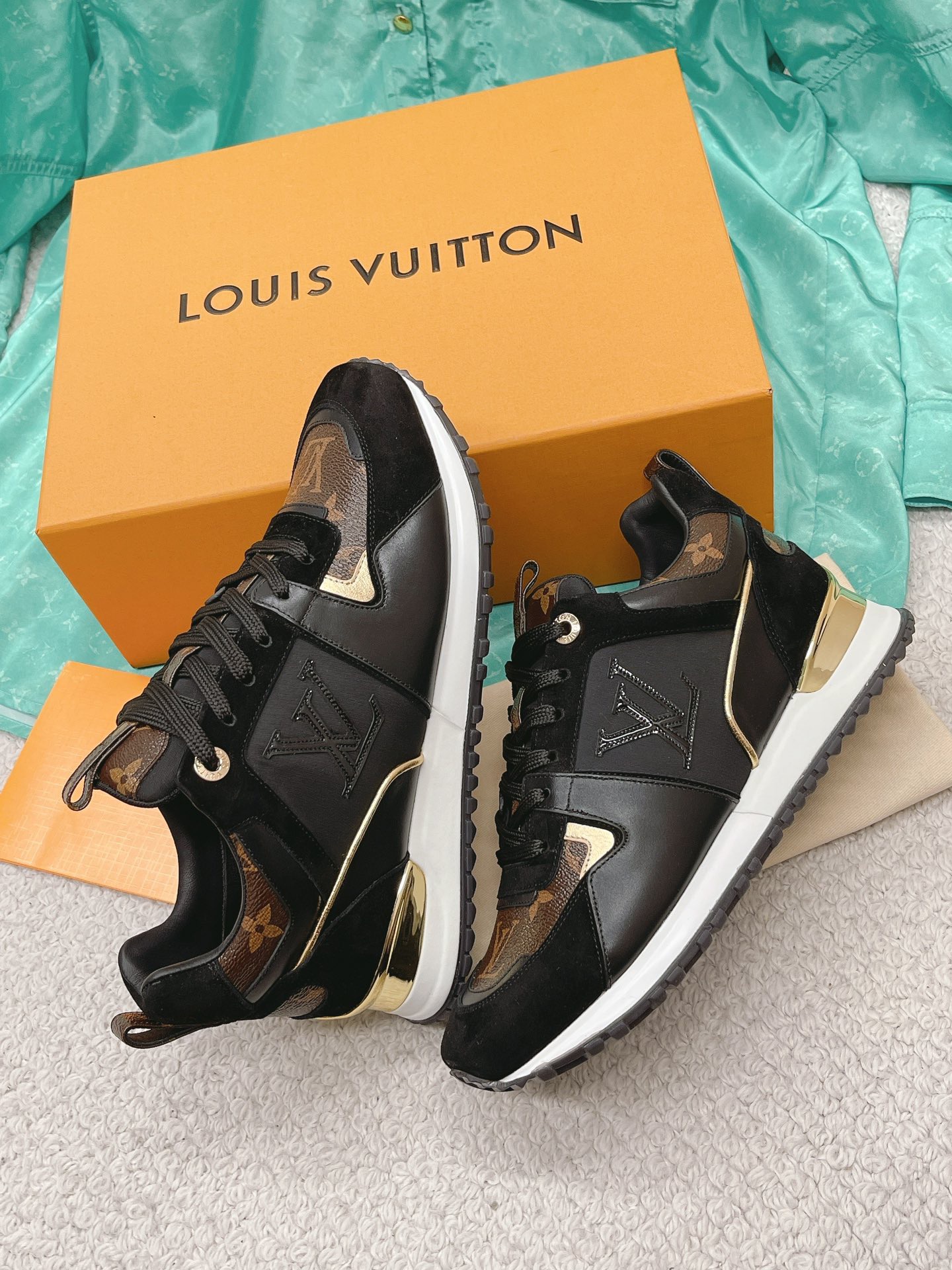 Louis Vuitton 2023 Classic Sneakers - Image 4