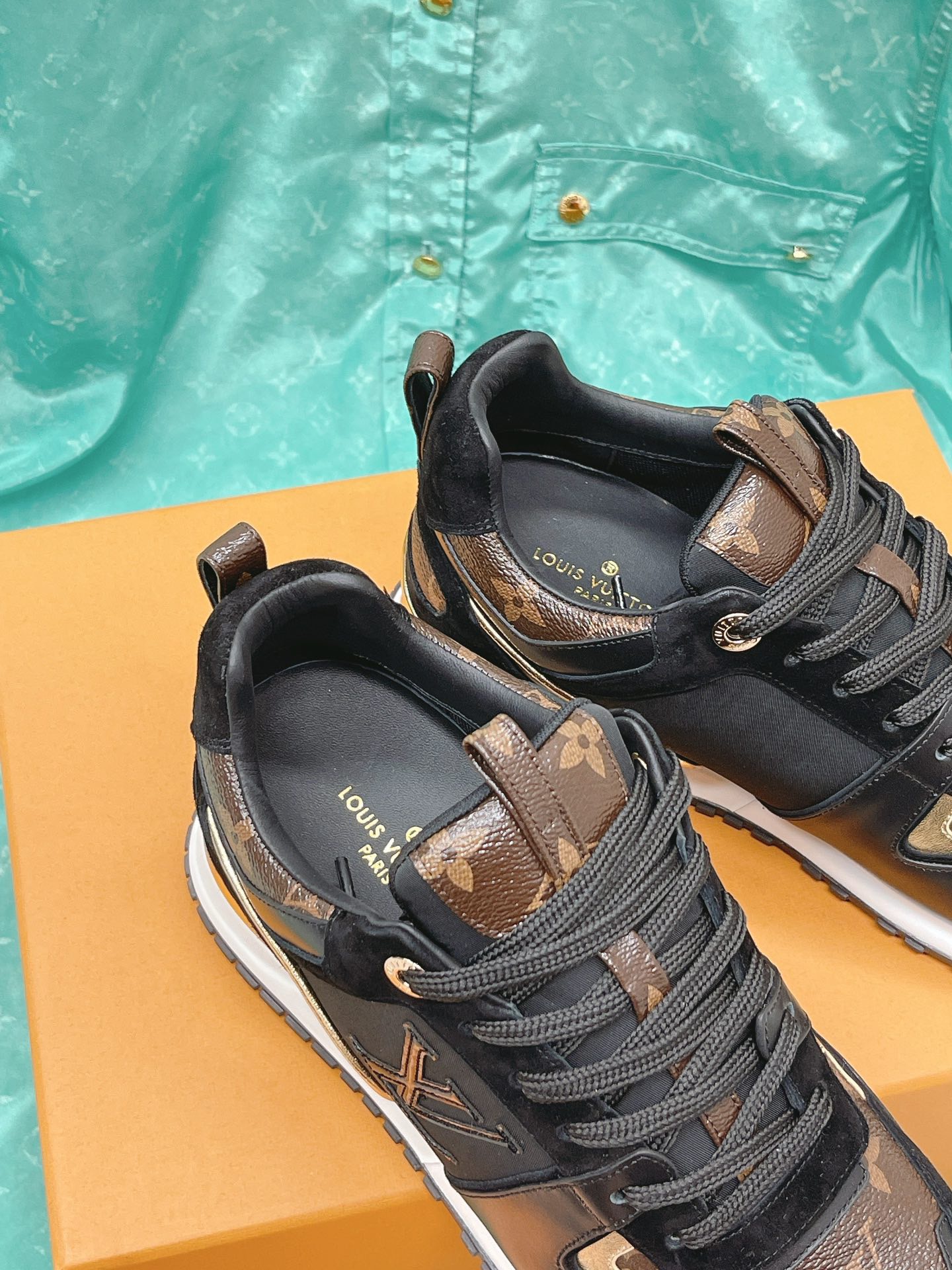 Louis Vuitton 2023 Classic Sneakers - Image 7