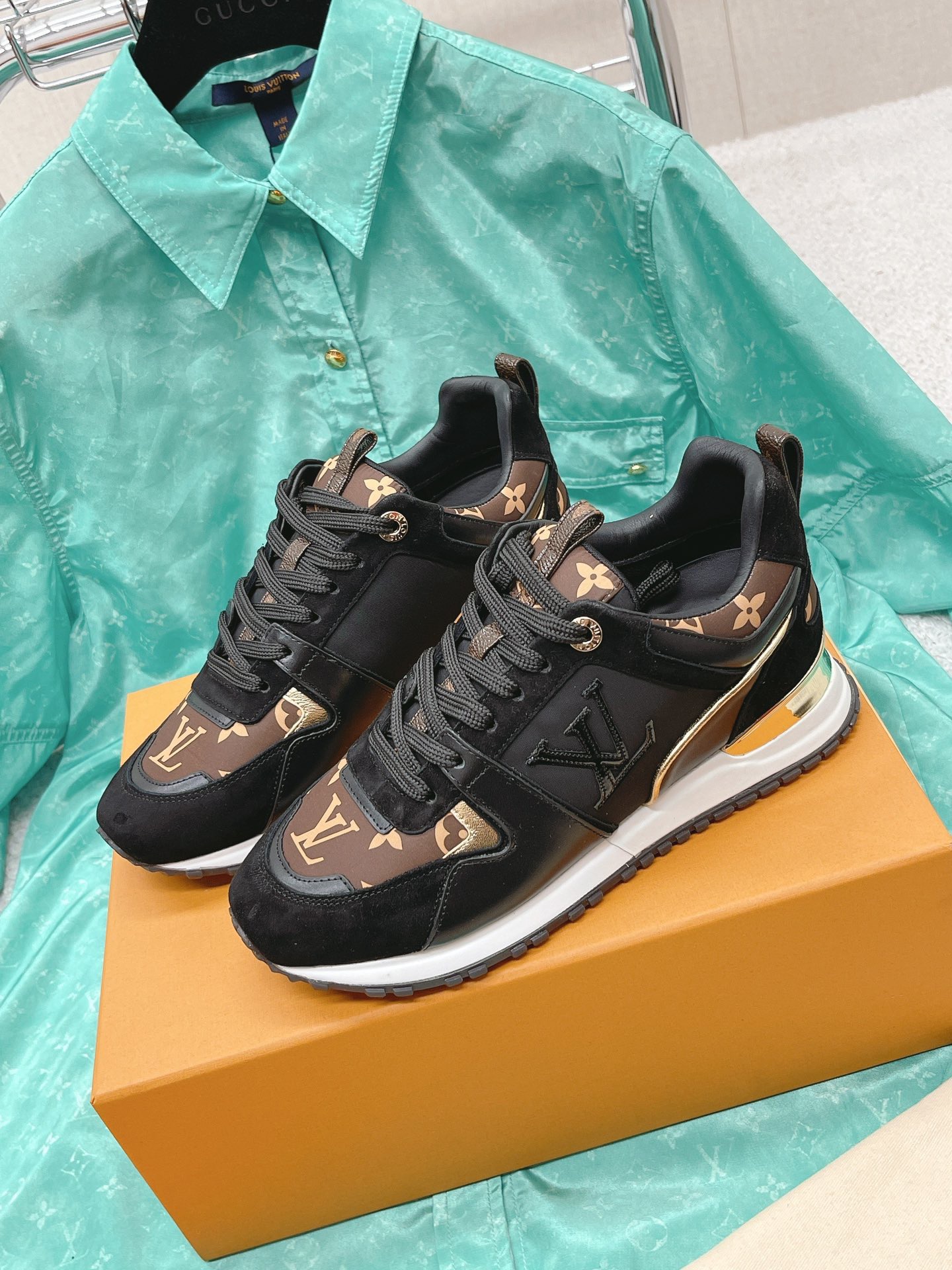 Louis Vuitton 2023 Classic Sneakers - Image 3