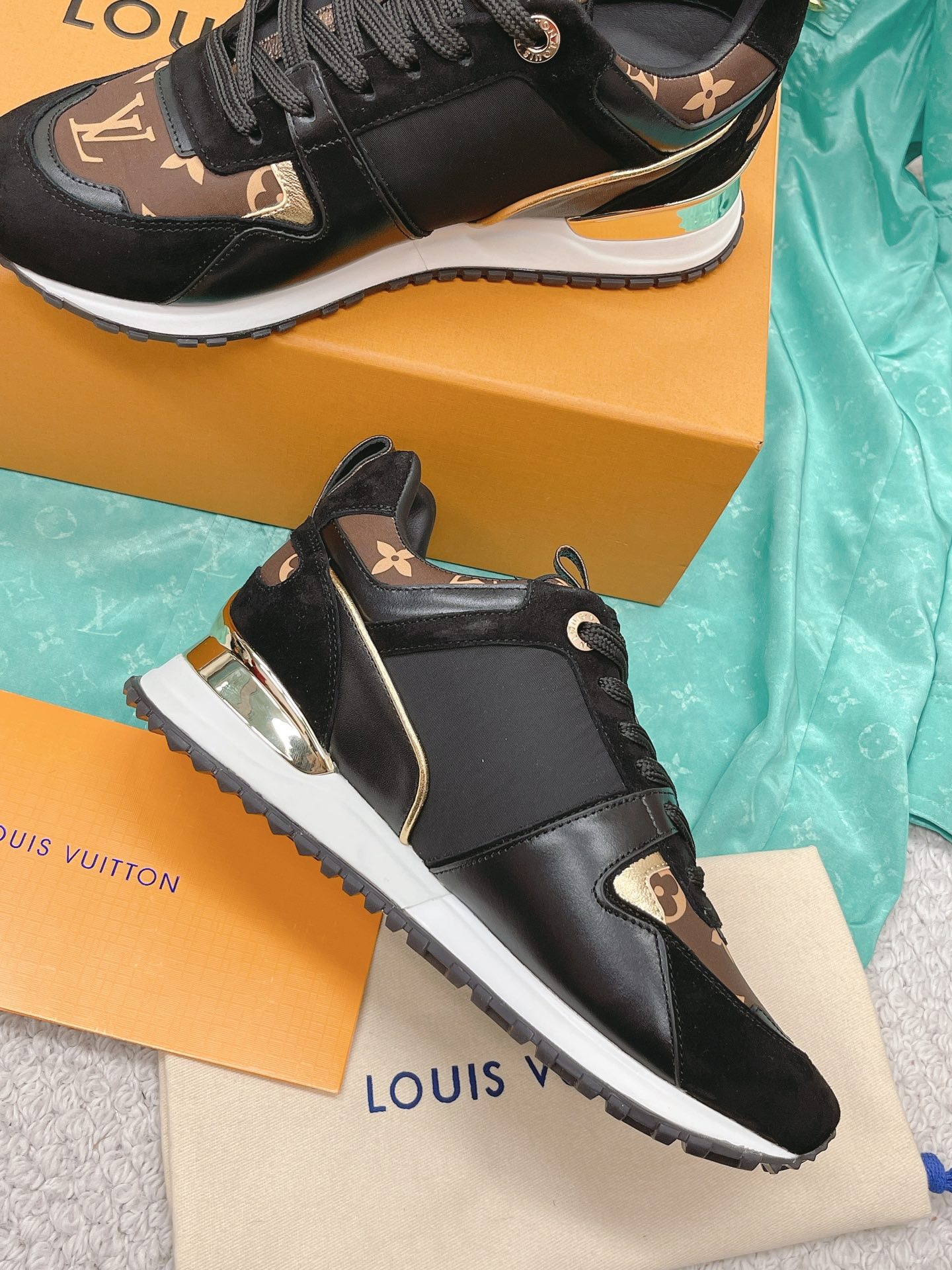Louis Vuitton 2023 Classic Sneakers - Image 5