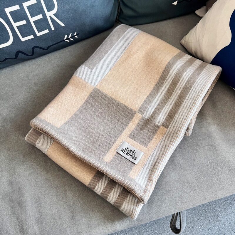 Lungle Deer Cashmere Blended Blanket