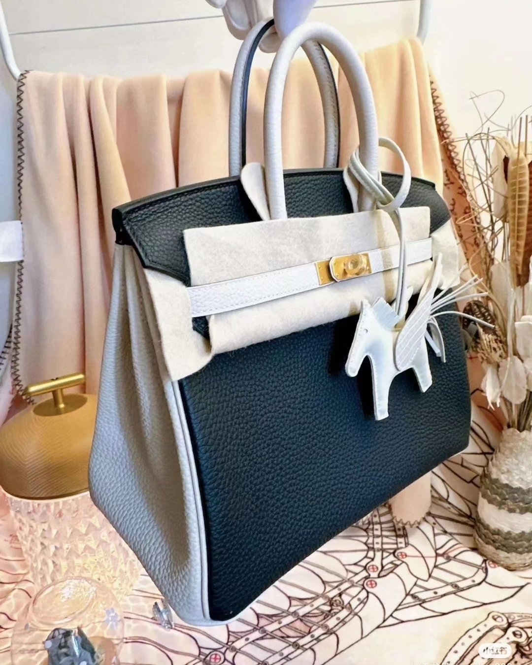 1000120979.jpg Birkin 25 Black & White Togo GHW - Image 1