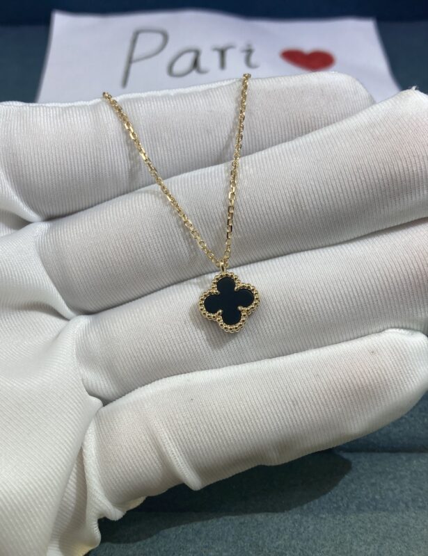 VCA Sweet Alhambra Necklace 18k gold&agate