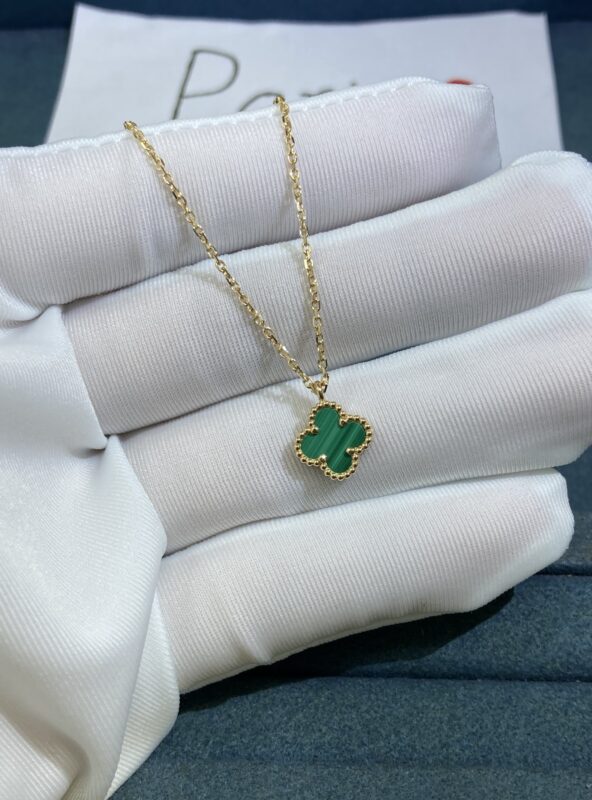 VCA Alhambra Necklace 18k Malachite