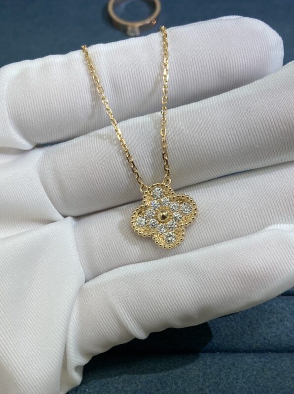 VCA Medium Diamond Clover Necklace, Yellow Gold