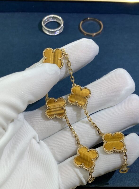 Five-Flower Tiger’s Eye Clover Bracelet, Yellow Gold