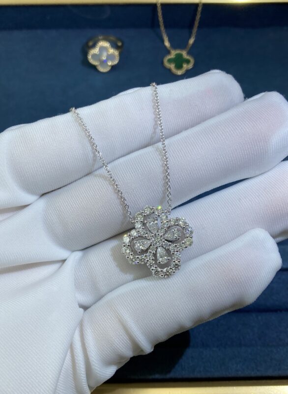 Large HW Drop Necklace, Platinum