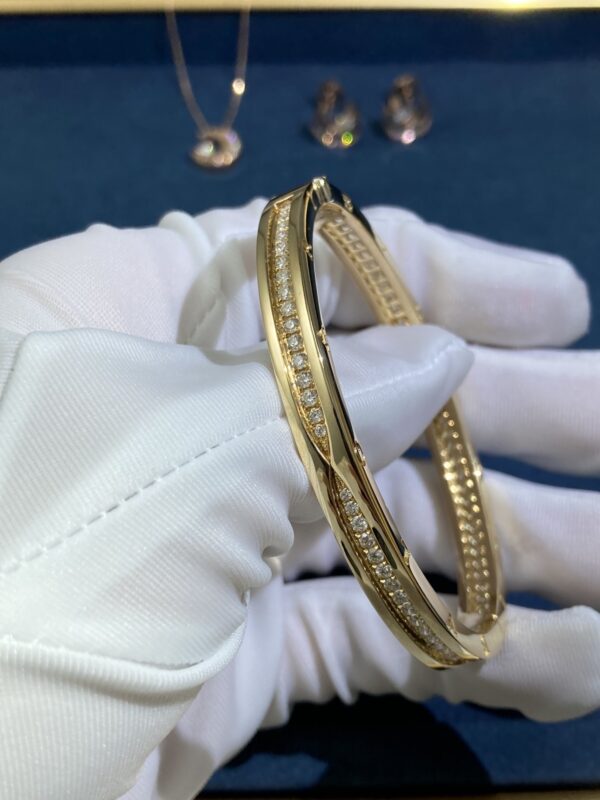 B’s Middle Full Diamond Bracelet, Gold Color